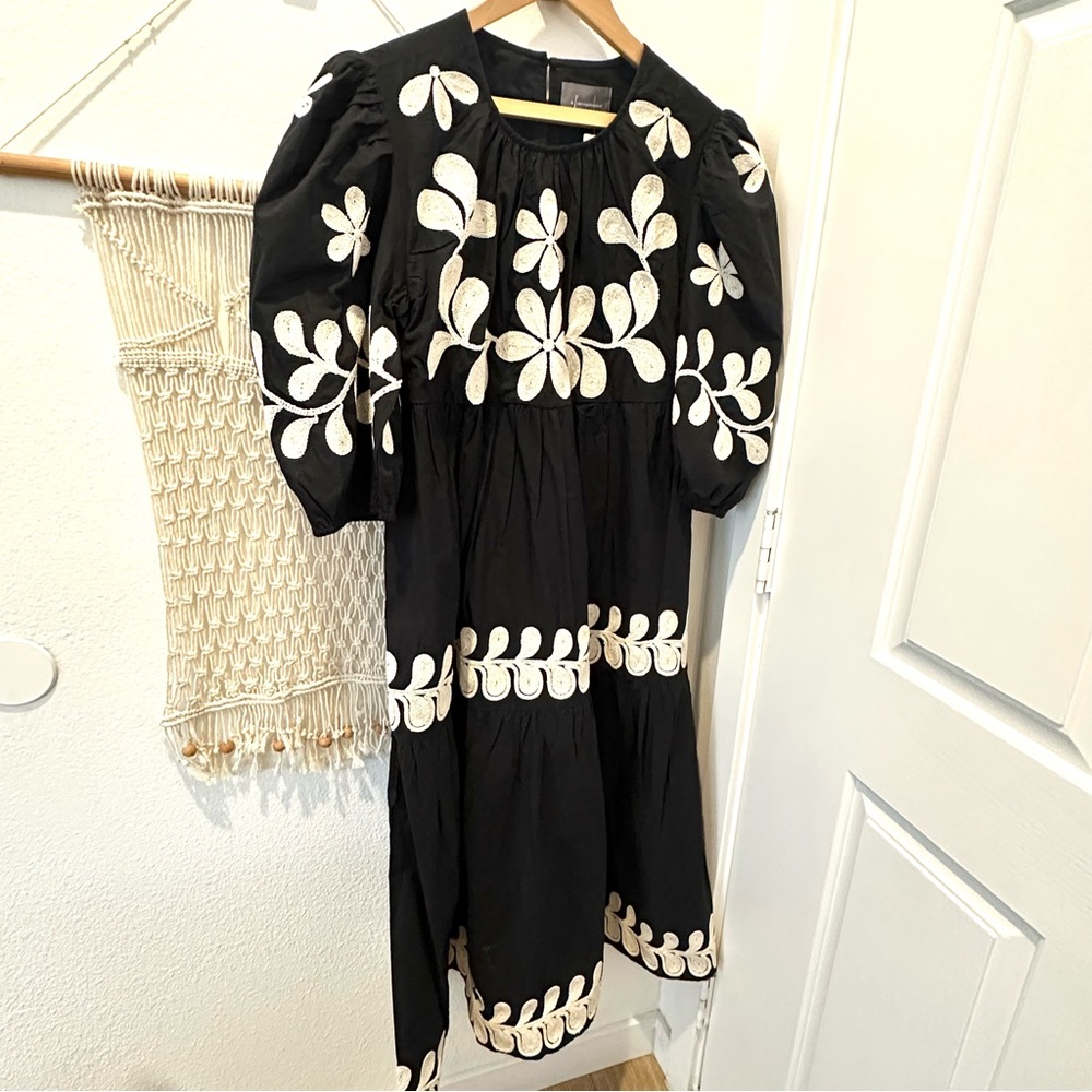 Anthropologie Embroidered Puff-Sleeve Midi Black Cream Sold Out Dress Medium - Picture 11 of 14